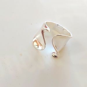 GORGEOUS RING SILVER 925 - ADJUSTABLE TO ALL SIZES (NEW)